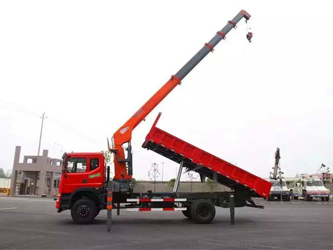 東風(fēng)D701(可裝3.2~8噸吊機(jī))隨車吊