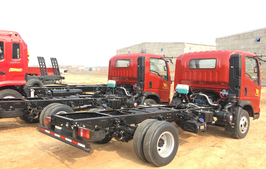 重汽豪沃平板車底盤