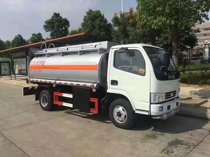 國五東風5噸小型加油車