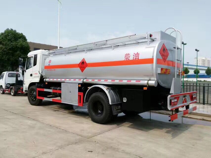 國五東風(fēng)12.5方運油車