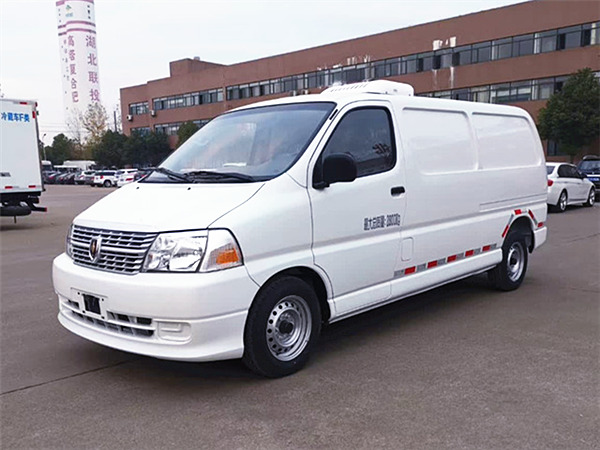 金杯快運(yùn)面包冷藏車(chē)
