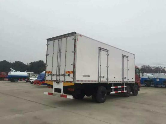 東風天錦8.6米貨廂冷藏車