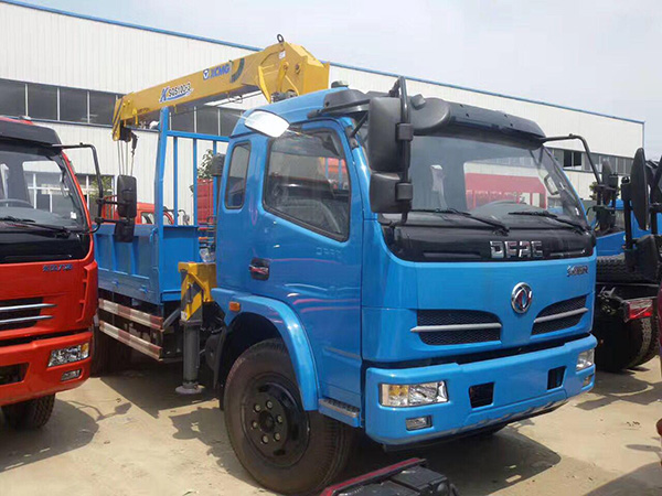 東風(fēng)4.8米隨車(chē)吊 東風(fēng)4.8米隨車(chē)吊