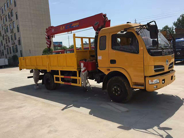 東風(fēng)4.8米隨車(chē)吊 東風(fēng)4.8米隨車(chē)吊