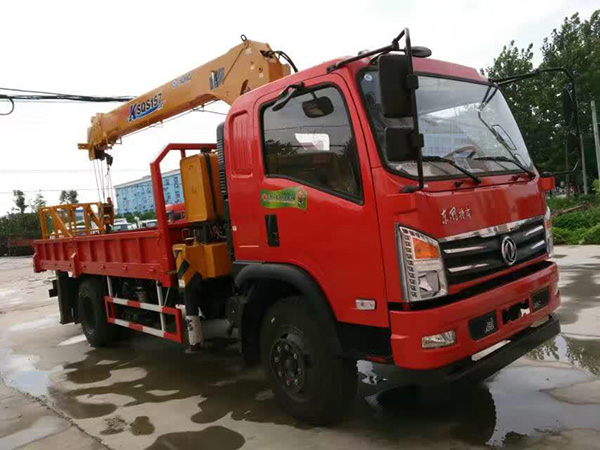 東風廂長5.1米隨車吊 東風廂長5.1米隨車吊