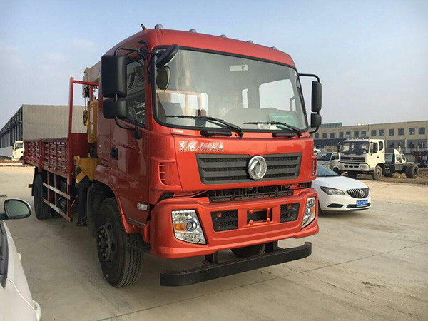 東風(fēng)廂長6.1米隨車吊 東風(fēng)廂長6.1米隨車吊