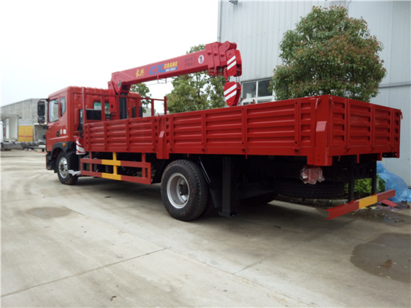 東風多利卡長興5噸隨車吊 東風多利卡長興5噸隨車吊