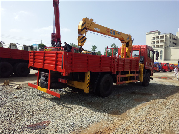 東風單橋石煤8噸隨車吊 東風單橋石煤8噸隨車吊