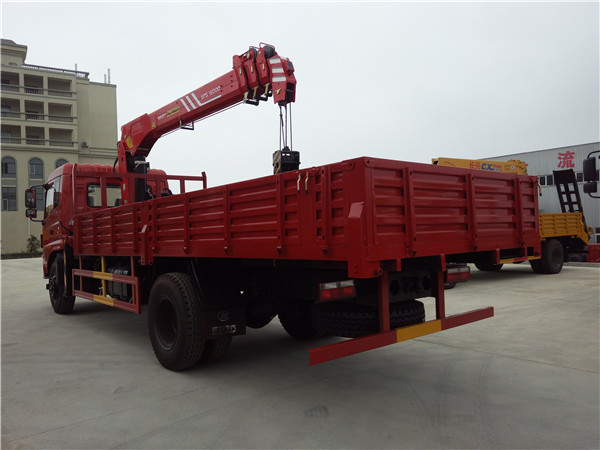 東風單橋三一7噸隨車吊