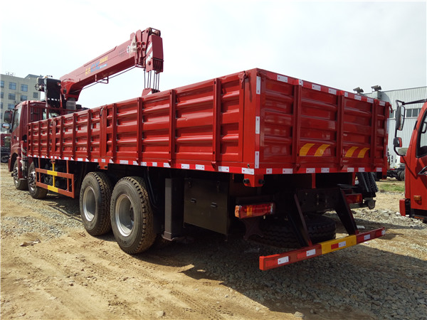 福田歐曼前四后八12噸隨車(chē)吊 福田歐曼前四后八12噸隨車(chē)吊