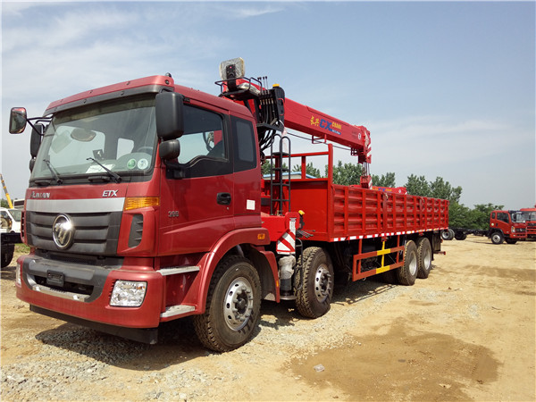 福田歐曼前四后八12噸隨車(chē)吊 福田歐曼前四后八12噸隨車(chē)吊