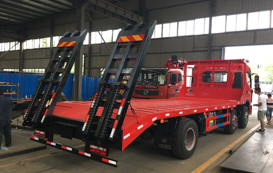 【國五】江淮小三軸挖機(jī)平板車 【國五】江淮小三軸挖機(jī)平板車