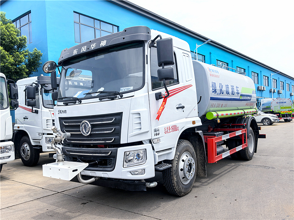 劉老板喜提東風(fēng)天錦灑水車(chē)