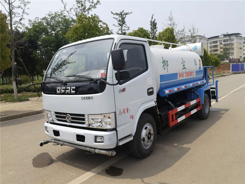 東風(fēng)多利卡藍牌5方霧炮灑水車發(fā)四川!