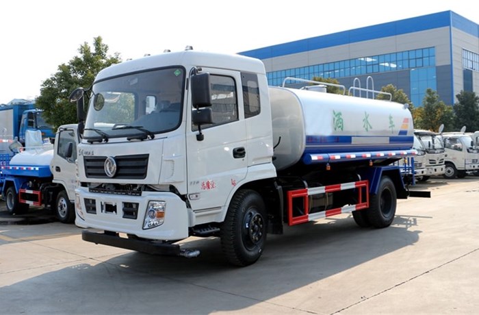 東風(fēng)專底12噸灑水車