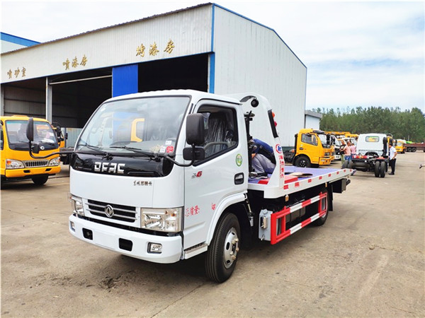 東風多利卡藍牌一拖二清障車