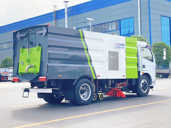 東風福瑞卡8方洗掃車