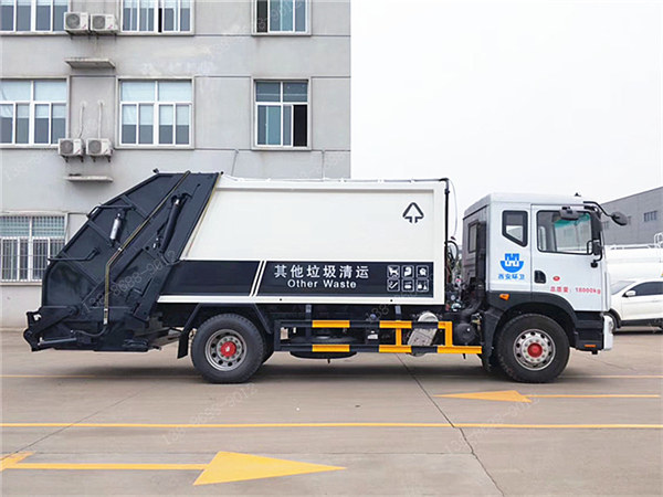 國(guó)六東風(fēng)多利卡D9壓縮垃圾車