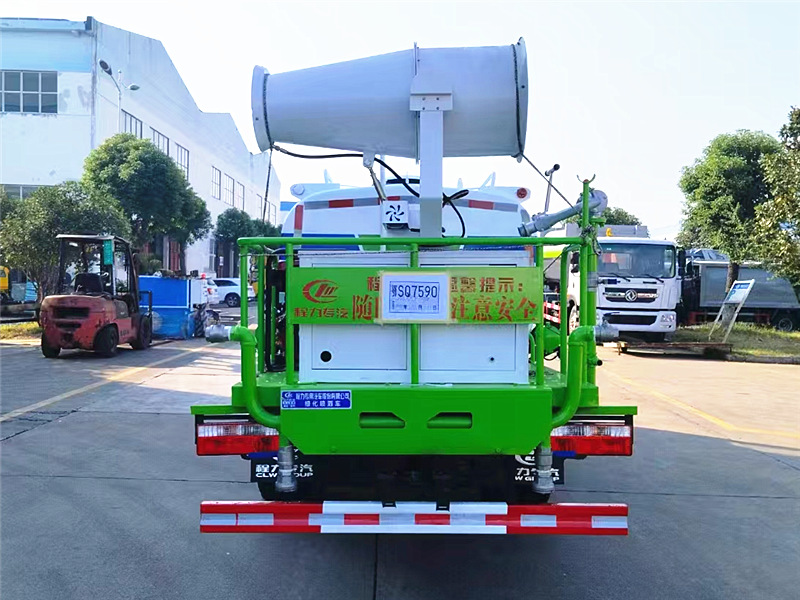 東風(fēng)華神5噸灑水車帶霧炮
